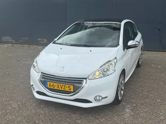 Peugeot 208 1.6 VTi Allure 2012 Benzine 2