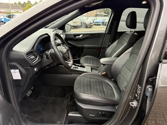 Ford Kuga 2.5 PHEV ST-Line X 2021 Hybride Benzine 31