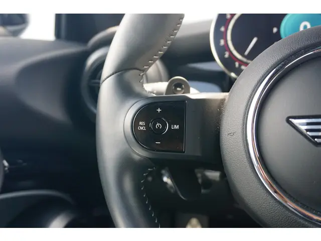 MINI 3-Deurs John Cooper Works Essential 2022 Benzine 13