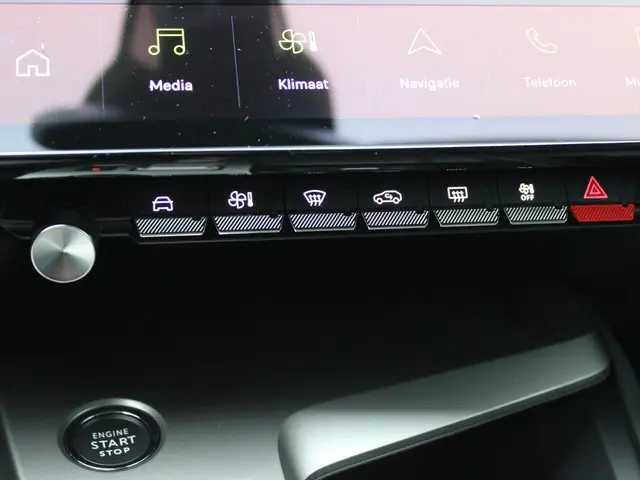 Peugeot 308 HYBRID 145 e-DCS6 GT 2025 Hybride Benzine 27