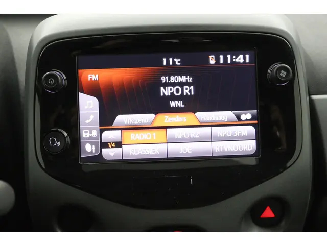 Toyota Aygo 1.0 VVT-i x-play 2022 Benzine 8