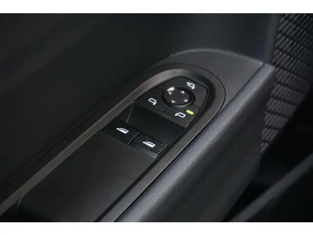 MINI 3-Deurs Cooper C 2025 Benzine 13