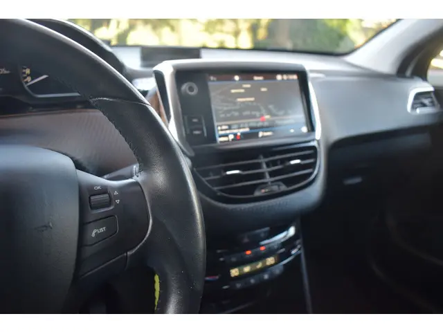 Peugeot 2008 1.2 PureTech Active 2017 Benzine 21