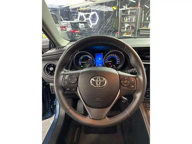 Toyota Auris 1.8 Hybrid Executive 2016 Hybride Benzine 10