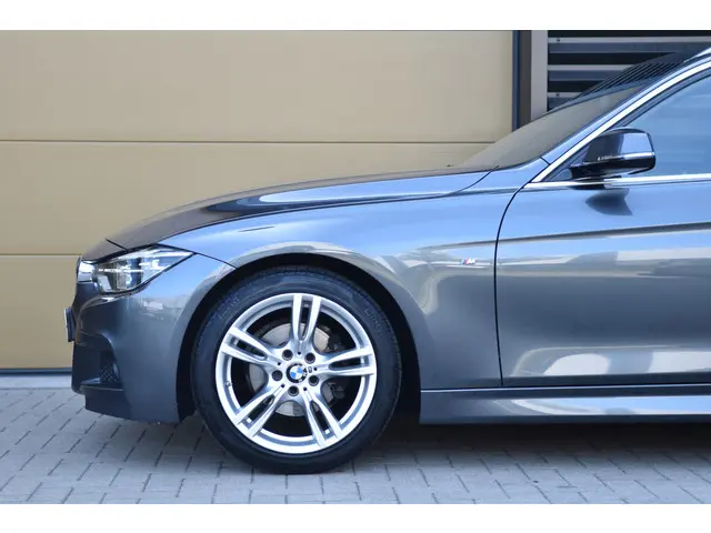 BMW 3 Serie Touring 320i High Executive 2017 Benzine 8