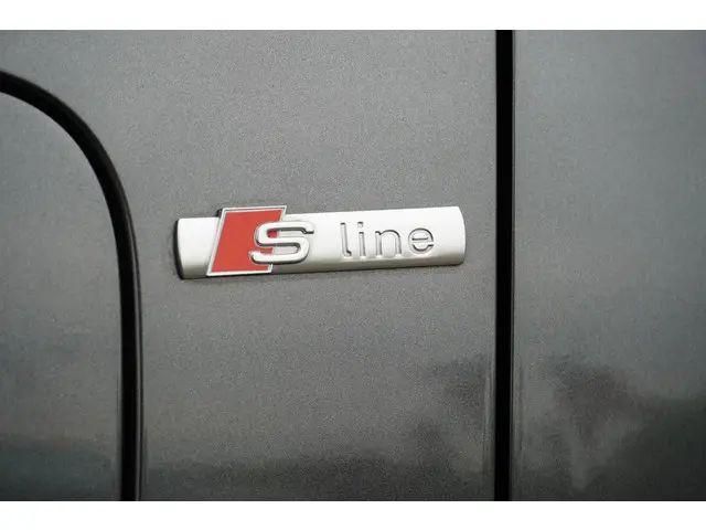 Audi Q3 45 TFSI e S edition 2021 Hybride Benzine 25