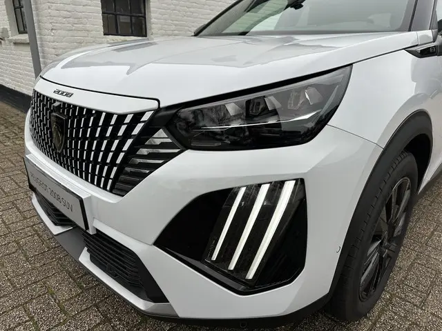 Peugeot 2008 1.2 Hybrid 145 PK GT 2025 Hybride Benzine 45
