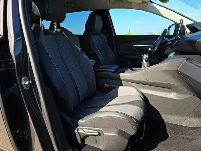 Peugeot 3008 1.2 PureTech Active 2022 Benzine 12