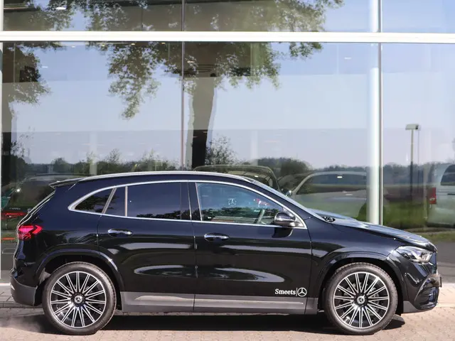 Mercedes-Benz GLA 180 AMG Line 2025 Benzine 4