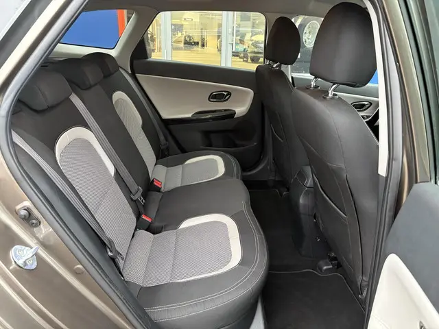 Kia cee'd Sportswagon 1.6 GDI DynamicLine 2015 Benzine 13