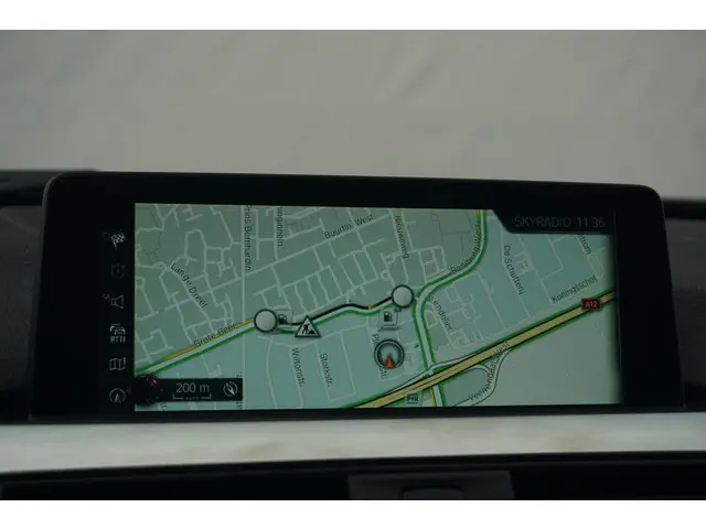 BMW 3 Serie Touring 320i 2017 Benzine 21