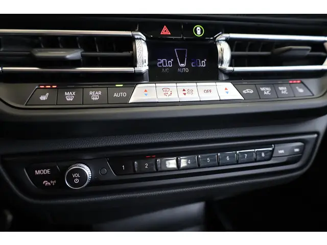 BMW 1 Serie 118i 2024 Benzine 18