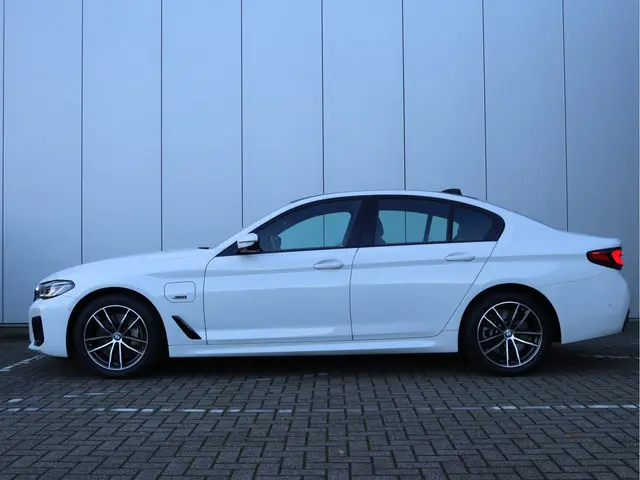 BMW 5 Serie 545e xDrive 2022 Hybride Benzine 19