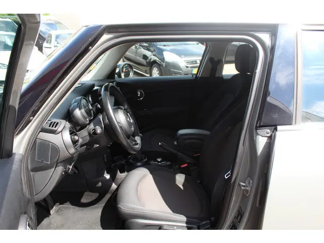 MINI One Mini 1.5 D Business 2016 Diesel 6