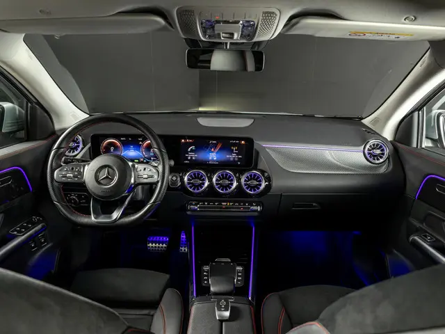 Mercedes-Benz GLA 250 e AMG Line 2023 Hybride Benzine 9