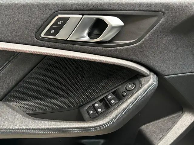 BMW 1 Serie 120i Business Edition 2022 Benzine 14