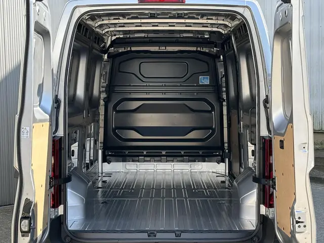 Nissan Interstar 2.3 dCi L3H2 Tekna 2024 Diesel 40