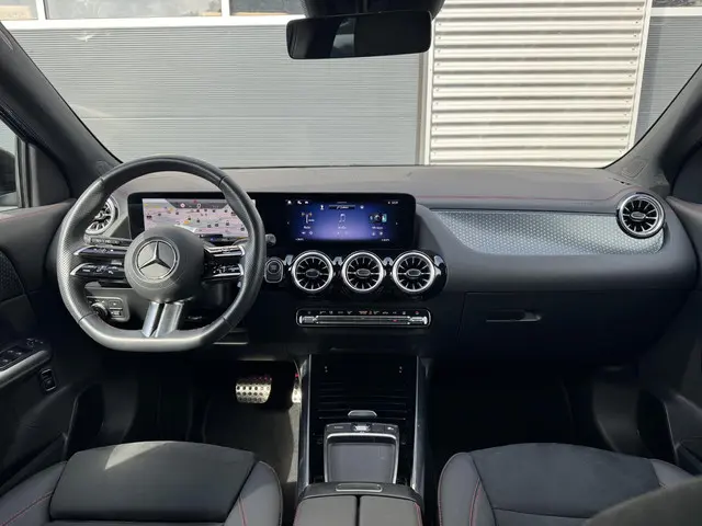 Mercedes-Benz EQA 250+ AMG Line 71 kWh 2024 Elektrisch 11