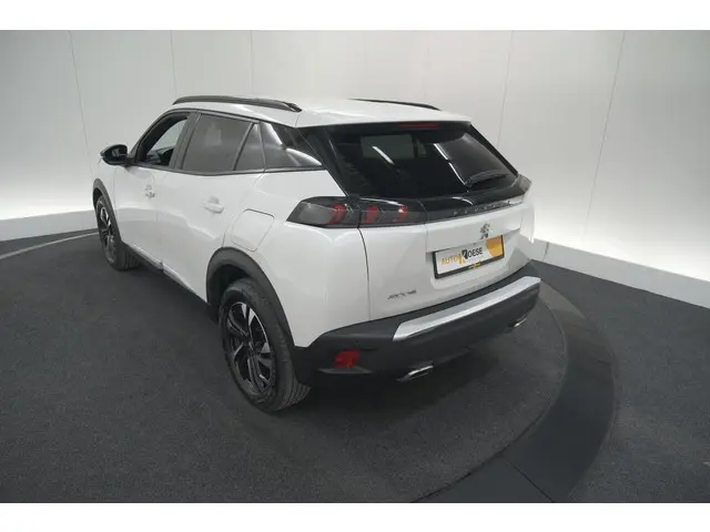 Peugeot 2008 PureTech 130 EAT8 Allure 2023 Benzine 62