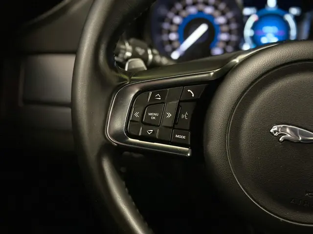 Jaguar XF 2.0 Prestige 2019 Benzine 16