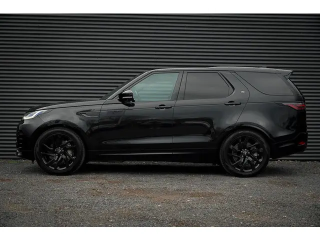 Land Rover Discovery 3.0 D250 R-Dynamic SE 2024 Diesel 3