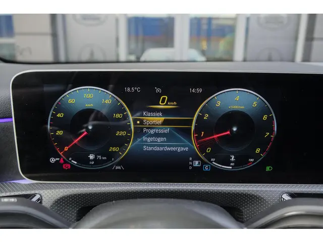 Mercedes-Benz A-Klasse A220 AMG 190pk 2019 Benzine 39