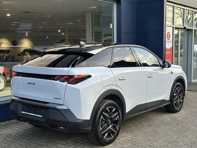 Peugeot 3008 1.2 Hybrid 145 PK GT 2025 Hybride Benzine 6