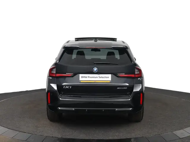 BMW iX1 xDrive30 Launch Edition 67 kWh 2023 Elektrisch 71