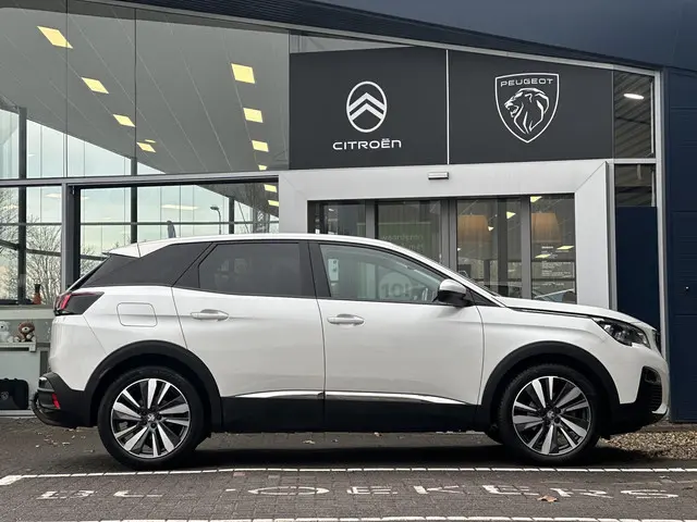 Peugeot 3008 1.2 PureTech Allure Avantage 2020 Benzine 3