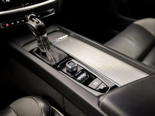 Volvo S60 2.0 T4 R-Design 2020 Benzine 29