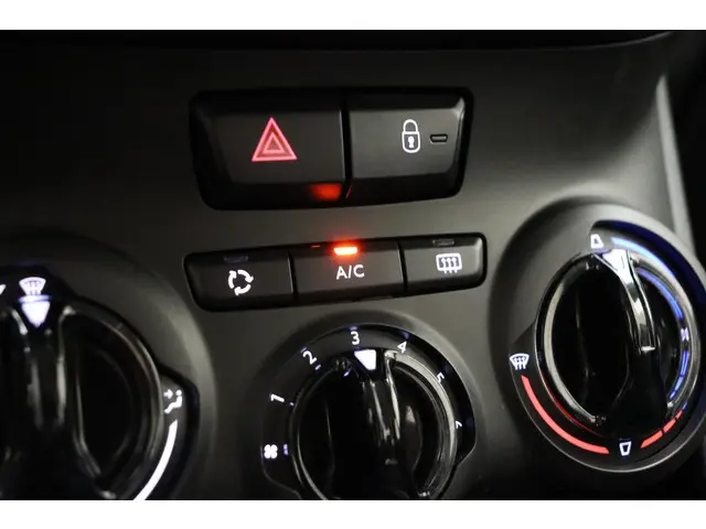 Peugeot 2008 1.2 PureTech 82pk Blue Lion 2016 Benzine 19