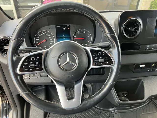 Mercedes-Benz Sprinter 319 3.0 CDI L2H2 2019 Diesel 19