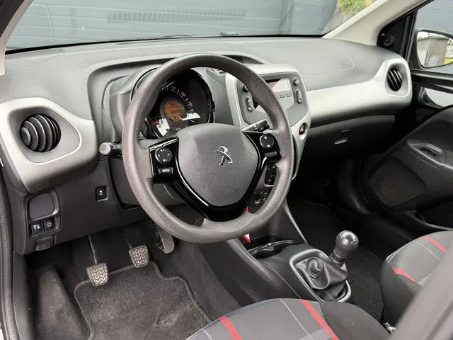 Peugeot 108 1.0 e-VTi Active 2015 Benzine 19