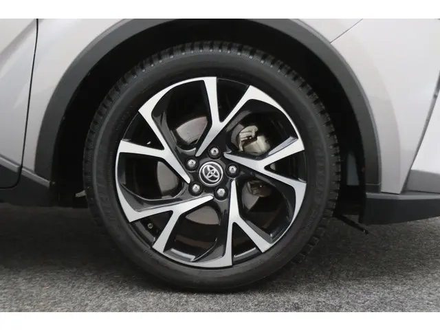 Toyota C-HR 1.8 Hybrid Dynamic 2020 Hybride Benzine 23