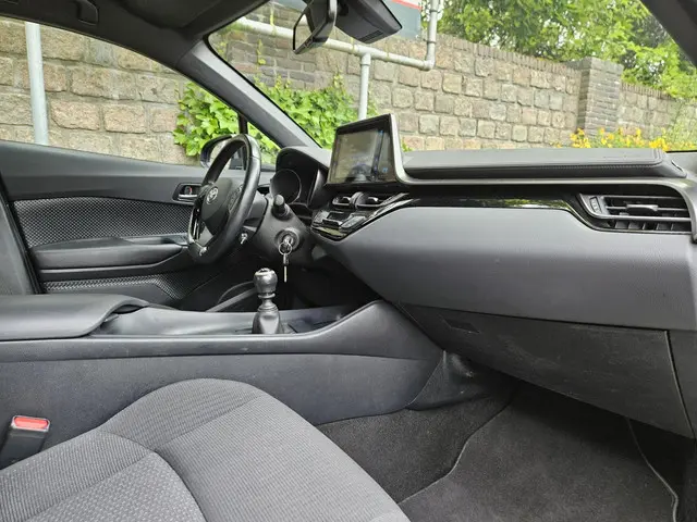 Toyota C-HR 1.2 Active 2018 Benzine 28