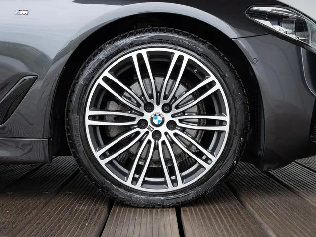 BMW 5 Serie Sedan 520i 2019 Benzine 6