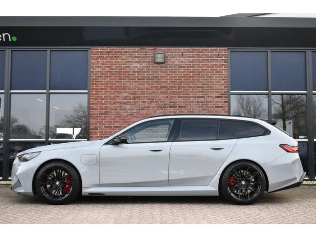 BMW M5 5-serie Touring 2025 Hybride Benzine 42