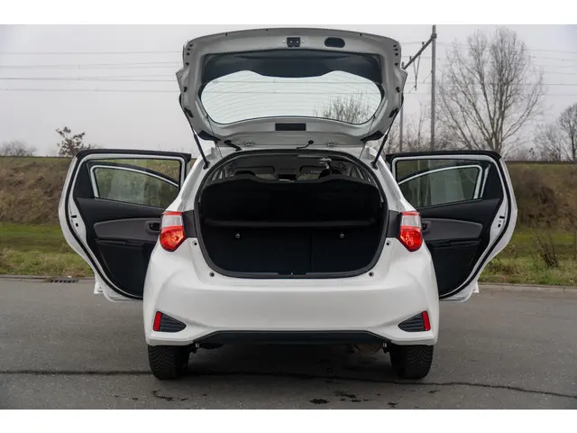 Toyota Yaris 1.5 Hybrid Active 2019 Hybride Benzine 35