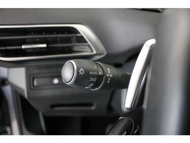 Peugeot 3008 1.6 HYbrid 225 Allure 2020 Hybride Benzine 17