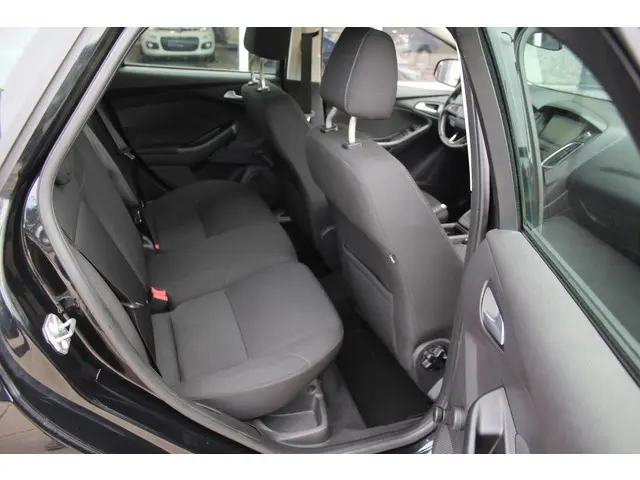 Ford Focus Wagon 1.0 Trend Edition 2015 Benzine 17