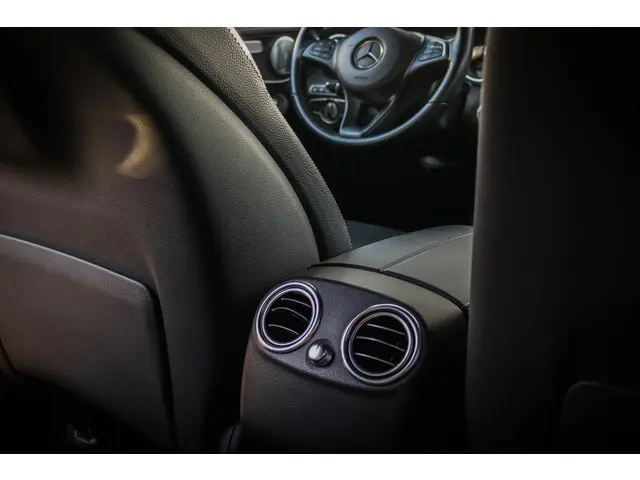 Mercedes-Benz GLC 250 4MATIC 2018 Benzine 25