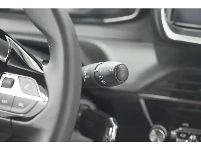 Peugeot 2008 PureTech 130 EAT8 Allure 2024 Benzine 37