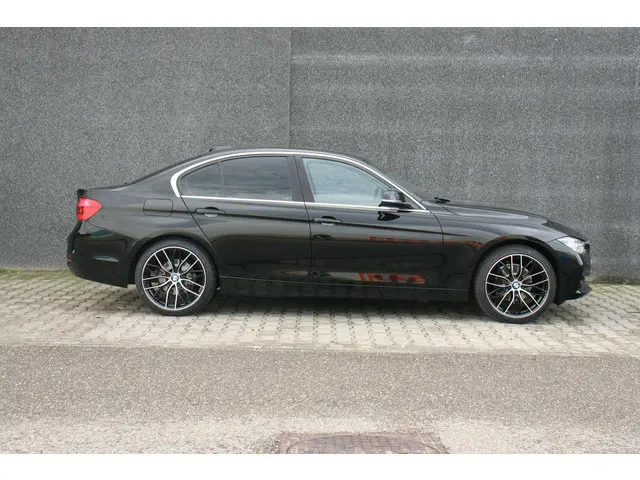 BMW 3 Serie 318i Centennial Executive 2016 Benzine 8