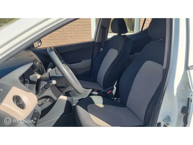 Hyundai i10 1.0i i-Drive 2017 Benzine 9