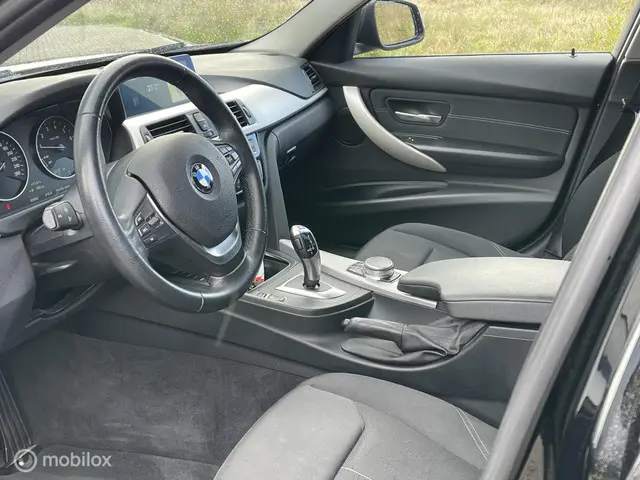 BMW 3 Serie 318i 2018 Benzine 16