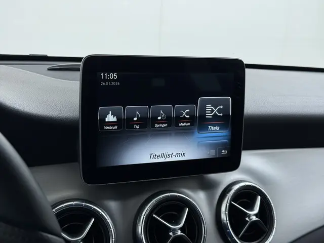 Mercedes-Benz CLA 180 AMG line 2016 Benzine 25