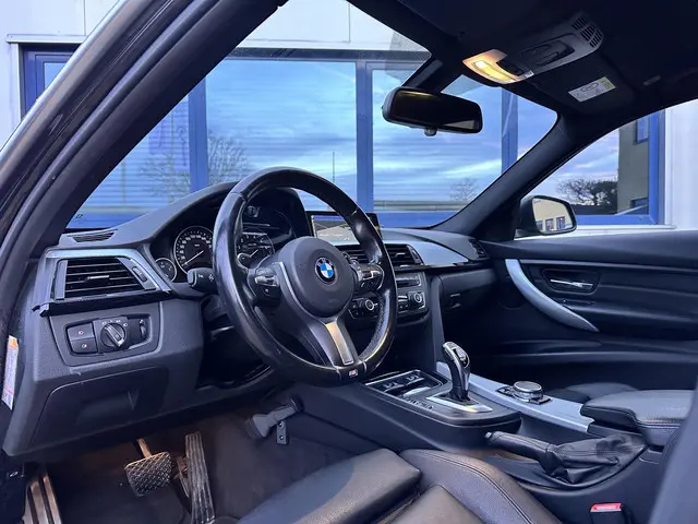BMW 3 Serie Touring 320i High Executive 2015 Benzine 9