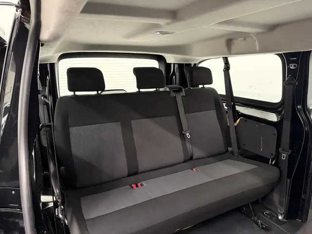 Opel Vivaro-e Combi L3H1 75 kWh 2022 Elektrisch 19