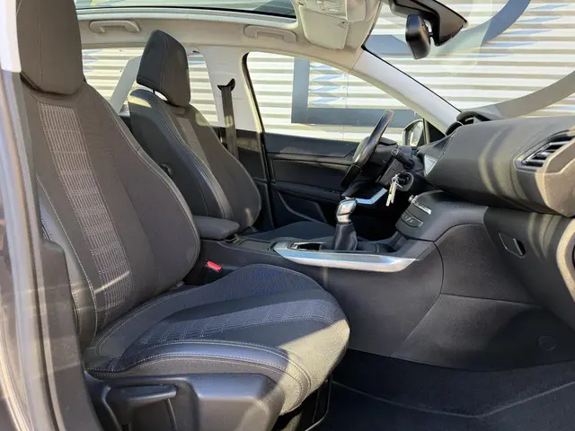 Peugeot 308 1.2 PureTech Allure 2019 Benzine 9