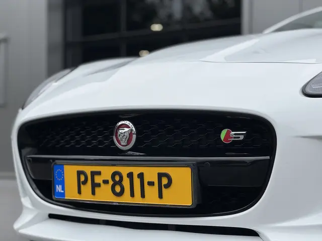 Jaguar F-Type 5.0 V8 S Convertible 2014 Benzine 16